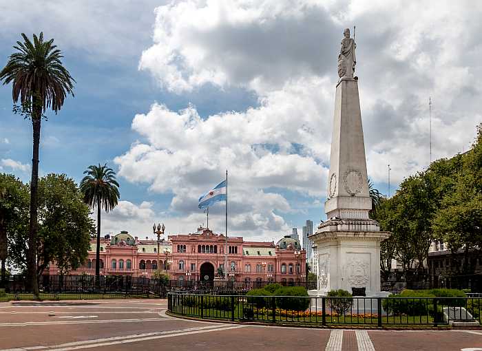 Kosher guide to Argentina- Plaza de Mayo and Casa Rosada.